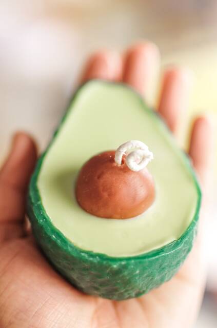 Avocado Candle Soy Wax & Beeswax, Botanical Scent - image 1