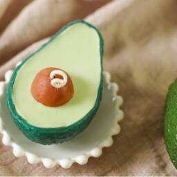 Avocado Candle Soy Wax & Beeswax, Botanical Scent - thumbnail 2