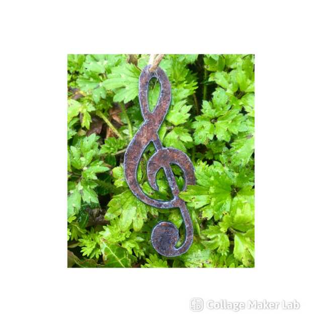 Rustic Metal Music Clef Ornament Rusty Wall Art Decoration - 10cm - image 1