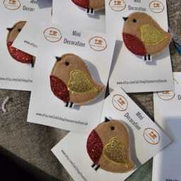 Glitter Robin Brooch, Embroidered Felt Bird Pin - thumbnail 2