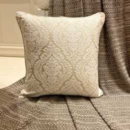 Ivory Jacquard Silk Victorian Style Damask 16x16 Throw Pillow Cover - Glow - thumbnail 3