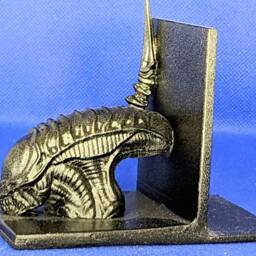 Alien Bookend Xenomorph H.r. Giger Inspired Handmade Resin 3D Print Decoration Biomechanics Robotics - thumbnail 2