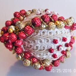 Small Hand Wrapped Handmade Beaded Red & Cream Original Shatterproof Christmas Ornament - thumbnail 2