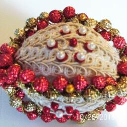 Small Hand Wrapped Handmade Beaded Red & Cream Original Shatterproof Christmas Ornament - thumbnail 4