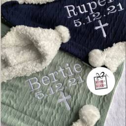 Personalised Baby Cable Knit Christening Cross Blanket -Name Embroidered Pom Pom/Sherpa Reverse Italic - thumbnail 2