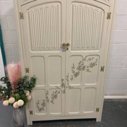Cream & Gold Cherry Blossom Vintage Wardrobe - thumbnail 3