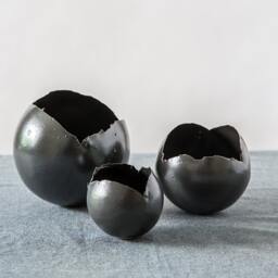Set Of 3 Black Ceramic Planters - thumbnail 3