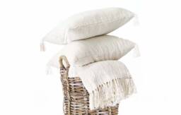Set Of 2 Handwoven Organic Cotton Tassel Throw Pillow Covers - thumbnail 1