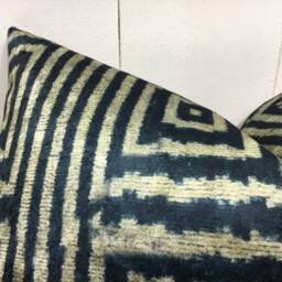 Ikat Velvet Pillow Cover 16x24, Handwoven Silk Accent Cushion - thumbnail 3