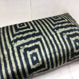 Ikat Velvet Pillow Cover 16x24, Handwoven Silk Accent Cushion - thumbnail 4