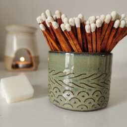 Luxury Long Safety Matches in Ceramic Pot & Acorn With Striker - thumbnail 4