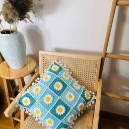 Handmade Granny Square Daisy Pillow Cover, Crochet Floral Cushion - thumbnail 2