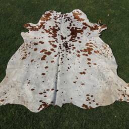 Brown & White Cowhide Rug Brazilian Natural Floor Natural Cowhide Rug Handmade Rugs - thumbnail 3