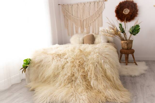 Genuine Natural Icelandic Creamy Whiteround Sheepskin Rug, Giant Sheepskin Rug, Deca Round - image 1