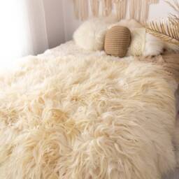 Genuine Natural Icelandic Creamy Whiteround Sheepskin Rug, Giant Sheepskin Rug, Deca Round - thumbnail 2