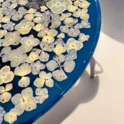 Epoxy Resin Coffee Table - Round Shape Blue Hydrangeas Handmade 40 X 58 cm Flower High-Quality Unique Stable & Easy To Care For - thumbnail 3