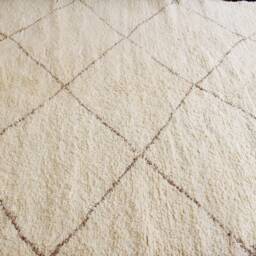 Authentic Moroccan Cream Rug With Beige Geometric Patterns From Beni Ouarain. Berber Floor Seating, Hand Woven Wool Rug, Knotted Rug - thumbnail 4