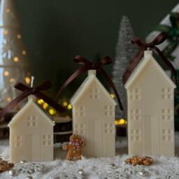 House Shaped Christmas Candle Soy Wax Holiday Home Decor - thumbnail 3