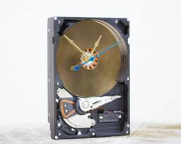 Desk Clock Made Of A Recycled Computer Hard Drive - Hdd