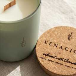 Carnelian Crystal Soy Candle, Wooden Wick Aromatherapy, Lemon Jasmine Vanilla Fragrance - thumbnail 2