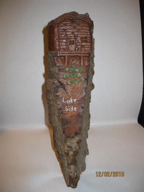 Lakeside Cottage in Bark - image 1
