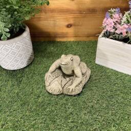 stone Garden Frog On Lily Pad Gift Concrete Ornament - thumbnail 2