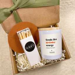 Smells Like Birthday Energy Candle, Funny Gift For Best Friend - thumbnail 4