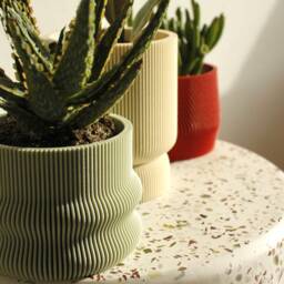 3D Printed Plant Pots Bioplastic Planter Set - Homer, Mayla, Elif in Pistachio, Almond, Red - thumbnail 3