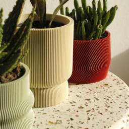 3D Printed Plant Pots Bioplastic Planter Set - Homer, Mayla, Elif in Pistachio, Almond, Red - thumbnail 2
