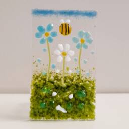 Handmade Fused Glass Daisy Tea Light Holder With Bee - thumbnail 2