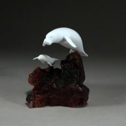Manatee Mother & Calf Sculpture By John Perry 7 Inch Long Pellucida On Burwood Base - thumbnail 2