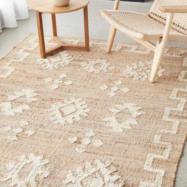 Handwoven Jute Rug With White Flower Boho Bohemian Decor , Handwoven 8x10, Reversible Cotton Carpet - image 1