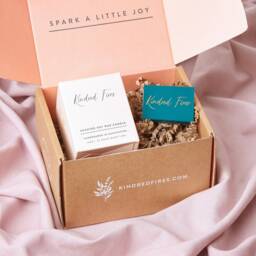 Mother's Day Gift - Marvellous Mama Personalised Candle- Gifts - thumbnail 3