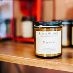 Pine Cone Soy Candle - Woodsy Scented Amber Jar - thumbnail 4