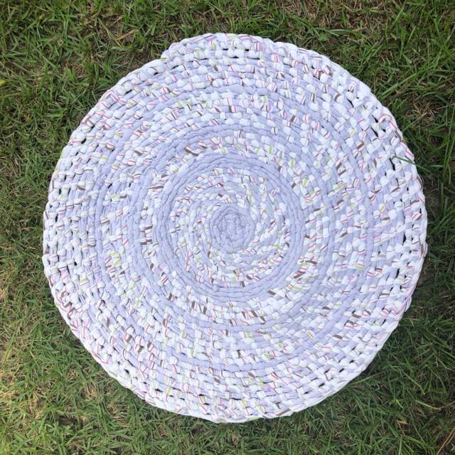 Traditional Rag Rug Knotting - image 1