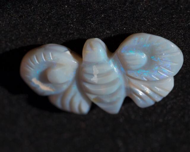 Australian Butterfly Opal Carving Semi-Blackopal Blue Green Fire - 10.2 Cts - image 1