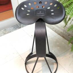 Tractor-Seat Bar Stool - thumbnail 2