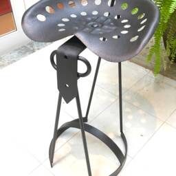 Tractor-Seat Bar Stool - thumbnail 3