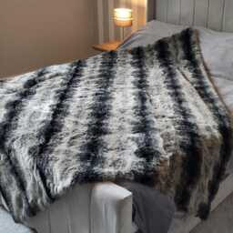 Handmade Grey Wolf Faux Fur Throw Black Polar Fleece Lining - thumbnail 2