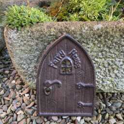 Small Cast Iron Hanging Fairy Door Garden/Indoor Ornament - thumbnail 3