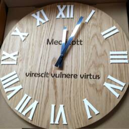 Wall Clock With Personalized Numero Wood 33, 5cm/13, 19 - thumbnail 3