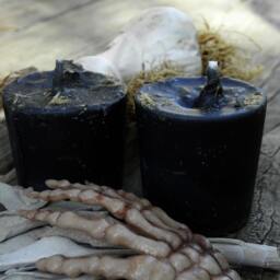 Black Cloak Of Protection Ritual Candles - 2 Loaded Herbal Soy Blend Votives - thumbnail 3
