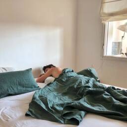 Emerald Green Linen Flat Sheet, European Bedding, Us Full/Queen/King/ Custom Sizes/ Wedding Gift/ Father's Day Anniversary Gift - thumbnail 3