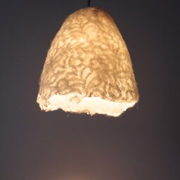 Handgevilte Lampenkap, Lamp, Hanglamp, Wit, Handgemaakt Vilt Van Natuurlijk Witte Wol En Kant. Wordt Op Bestelling Gemaakt - thumbnail 3