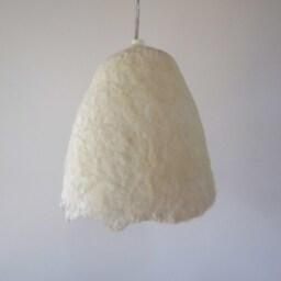 Handgevilte Lampenkap, Lamp, Hanglamp, Wit, Handgemaakt Vilt Van Natuurlijk Witte Wol En Kant. Wordt Op Bestelling Gemaakt - thumbnail 2