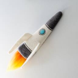 White Felt 3D Rocket Wall Hanging Decor For Space Themed Nursery - thumbnail 2