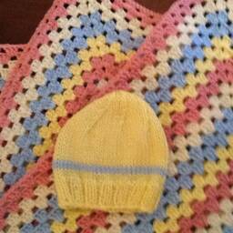 Crochet Baby Blanket & Knitted Hat - thumbnail 3