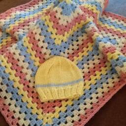 Crochet Baby Blanket & Knitted Hat - thumbnail 4