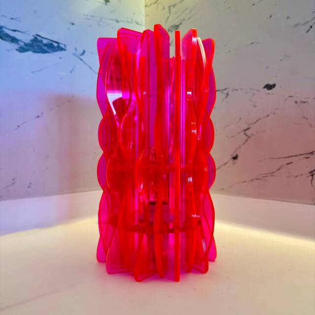 Neon Pink Acrylic Table Lamp Abstract Wavy Design - E14 - image 1