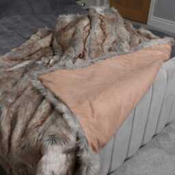 Handmade Faux Fur Throw White & Grey Fleck, Peach Suedette Lining - thumbnail 4